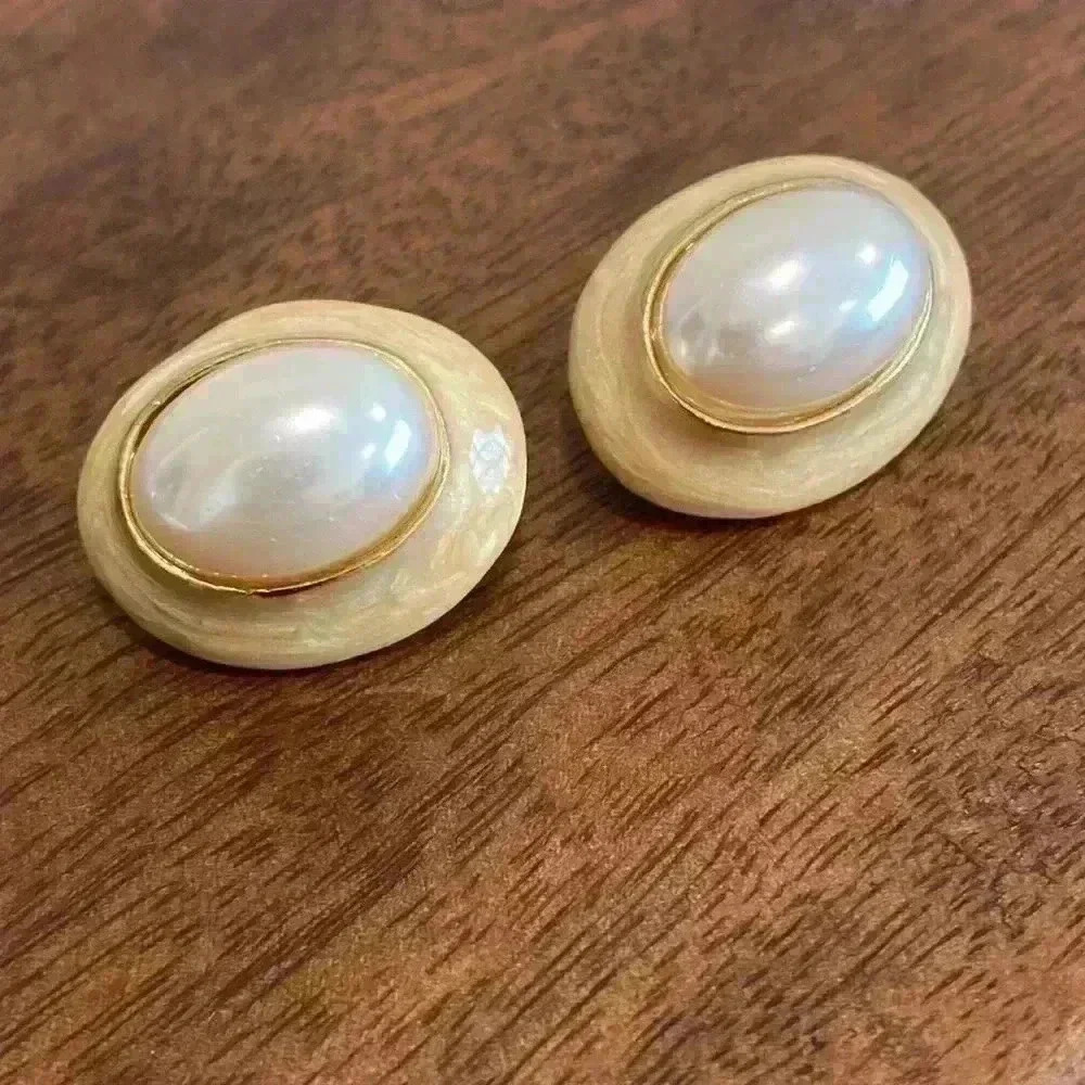 Clip earrings